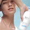 Femme et lait corporel