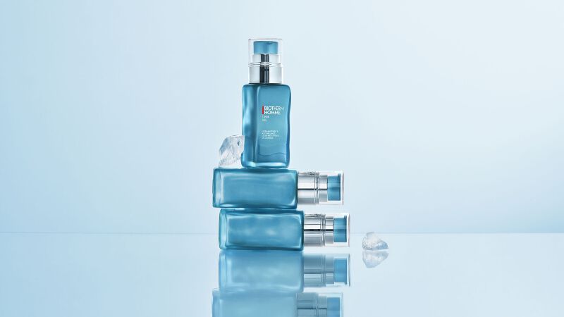 Nahaufnahme Mann schaut zur Kamera