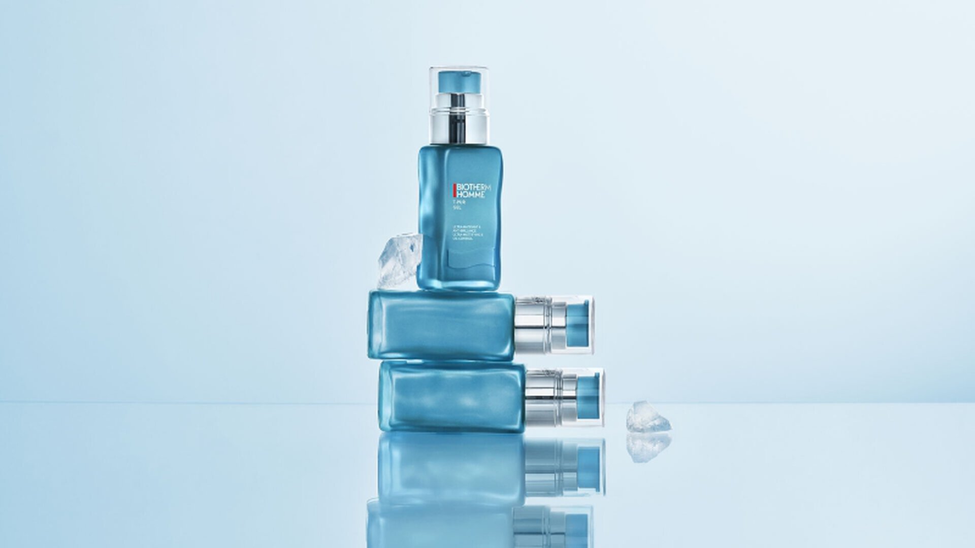 Nahaufnahme Mann schaut zur Kamera