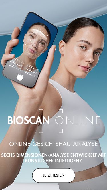Smartphone zeigt Gesichtsanalyse, Frau blickt in Kamera, blauer Hintergrund. Text: "BIOSCAN ONLINE ONLINE-GESICHTSHAUTANALYSE SECHS DIMENSIONEN-ANALYSE ENTWICKELT MIT KÜNSTLICHER INTELLIGENZ JETZT TESTEN"